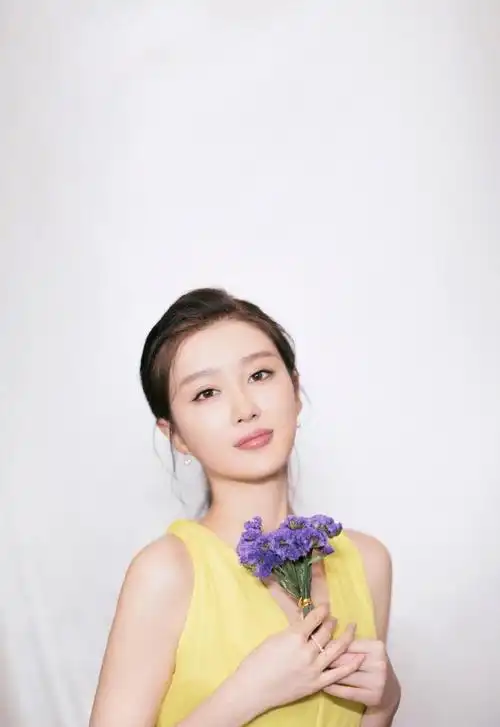 演员于子洋性感深v礼服写真99