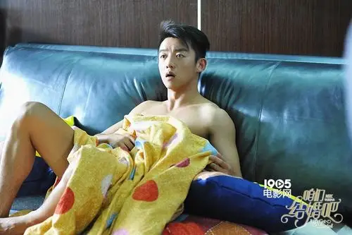 《咱们结婚吧》郑恺演帅气飞行员 与陈意涵对戏_华语_电影网_1905.com