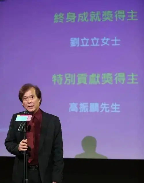 刘立立在业务上的能力毋庸置疑,2018年,已经去世的刘立立得到了金钟奖