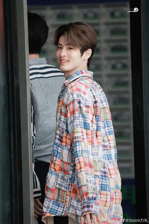 赞多力丸图楼持更上班照ins