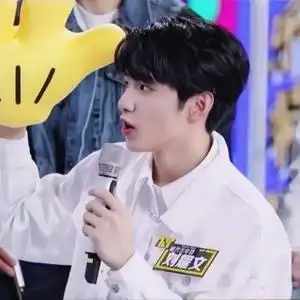 【刘耀文】举手回答问题