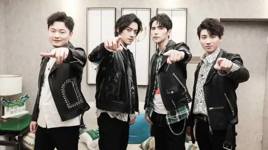 (非专业)【翻唱】《心脏》声入人心男团 歌手版 真的太难辽