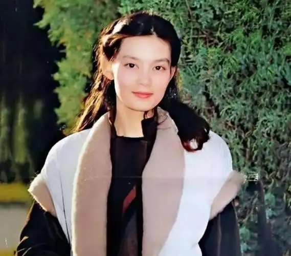 "国家一级演员"潘虹:为事业结束8年婚姻,至今无儿无女成遗憾