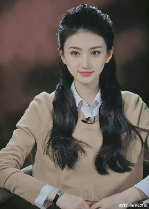 景甜刚出道的照片清纯可人,不仅是内娱女菩萨,水灵灵的大眼睛好心动