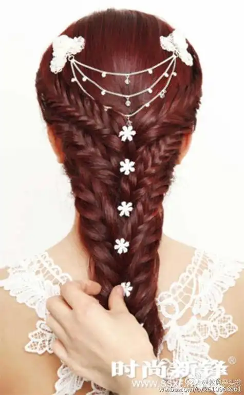 长头发礼服发型女(礼服发型女中长发编发视频)