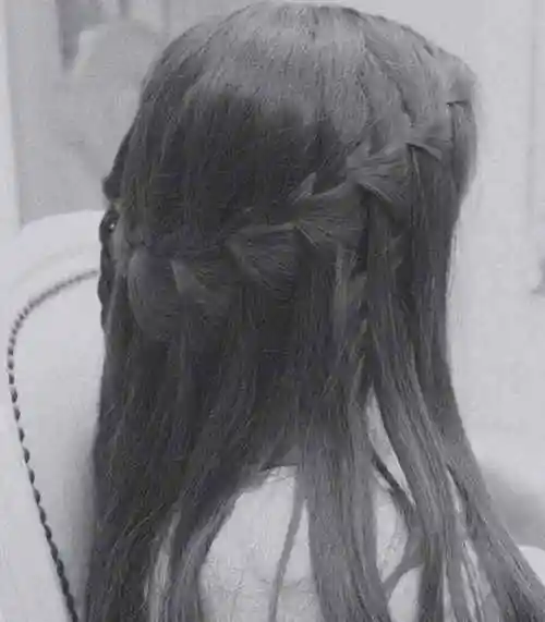 纹理编发公主头头发一束一束地编成层次感纹理,立体有型,适合心机小姐