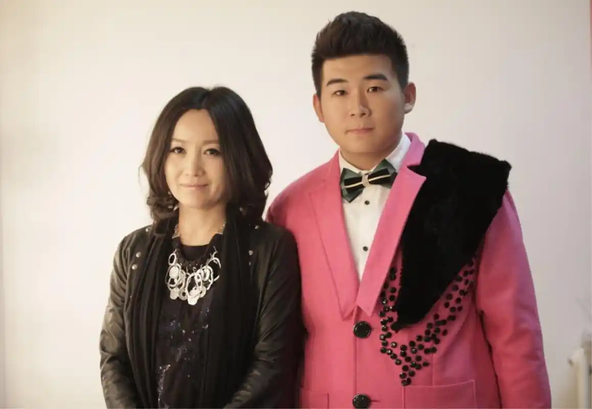 曾是红极一时的歌手被已婚男友骗了三年如今50岁依旧单身