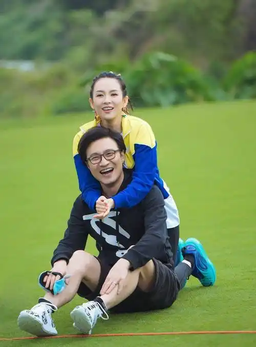 章子怡连续四年为老公庆生,见证不易之爱,48岁汪峰也变老了不少_眼睛