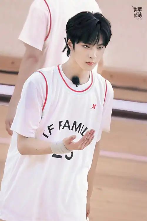 刘耀文夏日运动会饭拍##刘耀文预测自己能成为mvp