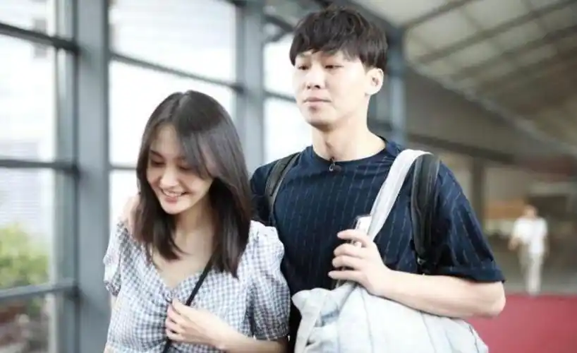 郑爽前男友张恒因拖欠员工工资被起诉 公司成被执行人