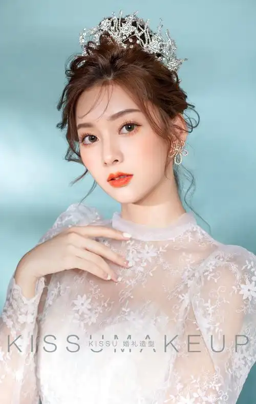 kissu化妆培训的化妆造型作品《减龄|鲜花|中式|新娘造型》