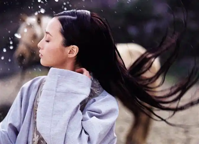 你们来尝尝看蒋勤勤的侧颜