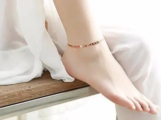 女星们光脚丫秀美足你敢秀吗