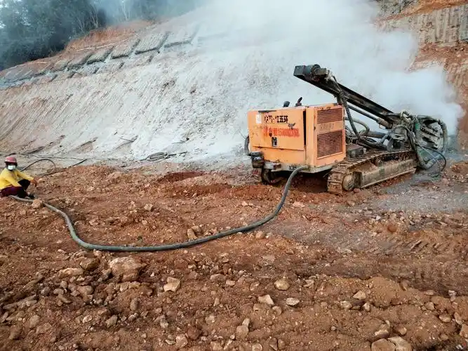 2,k0 060～k0 125段第二阶第二排锚杆施工