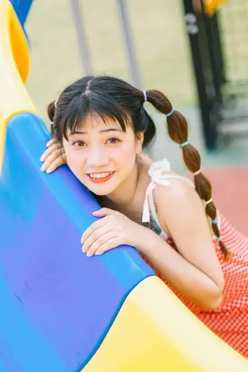 俏皮软妹子清纯活泼图片