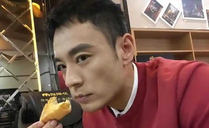 原创他娶过郝蕾爱过王珞丹负了殷桃没想到38岁时娶了小11岁