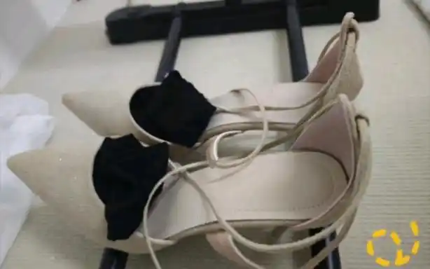 去年经常穿的几双高跟鞋,好旧了越穿越臭哇