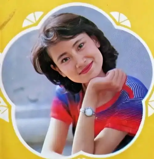 但我对陈燕华的印象是从电影而来,她在《卖大饼的姑娘》里把虚荣,干活