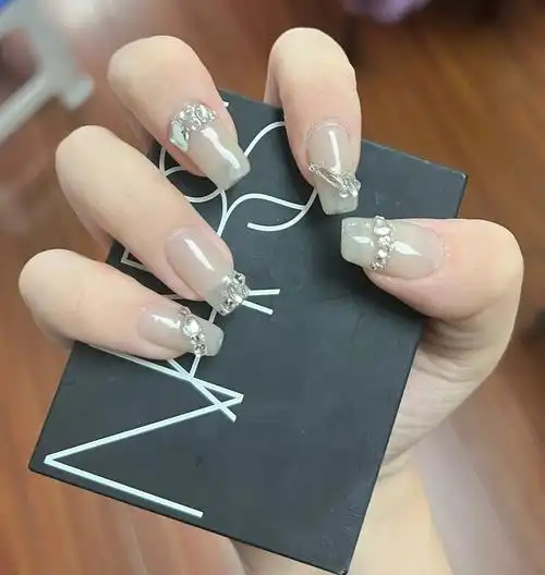 清冷调钻钻美甲