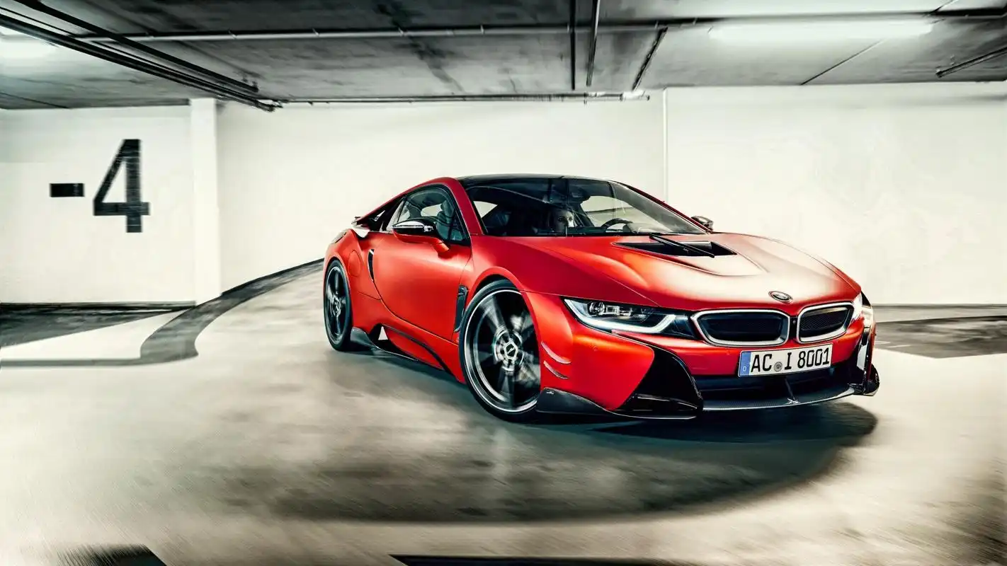 炫酷红白宝马汽车图片高清电脑桌面壁纸