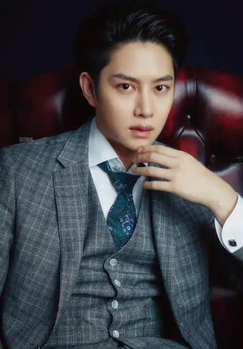 李宣美 人形立牌:金雪炫 脸蛋天才:车银优 自由的灵魂:金希澈 钻石