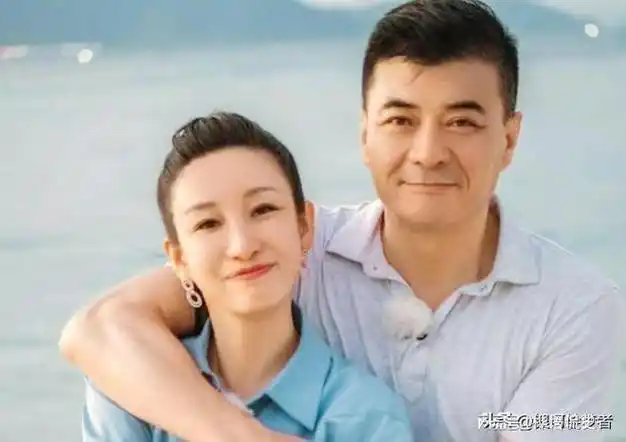 王新军:成名后抛妻弃子,转身娶小7岁秦海璐,如今却成人生赢家