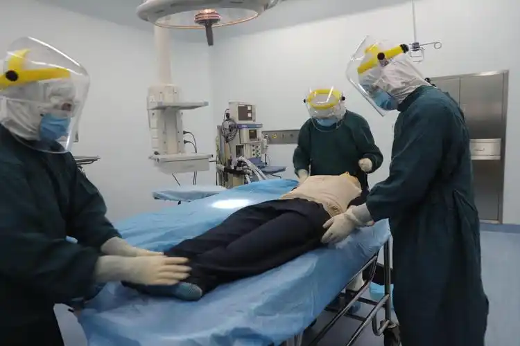 【共抗疫情】遂川县人民医院手术麻醉科开展新冠肺炎患者手术应急模拟