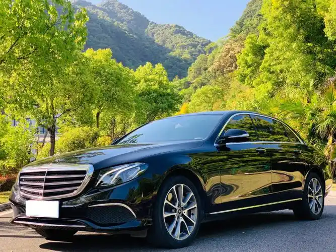 奔驰  #奔驰e300l  18年12月上牌,目前安全行驶2.5万公里!