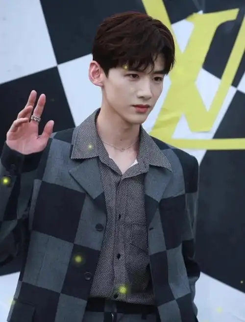 白敬亭神仙照片o