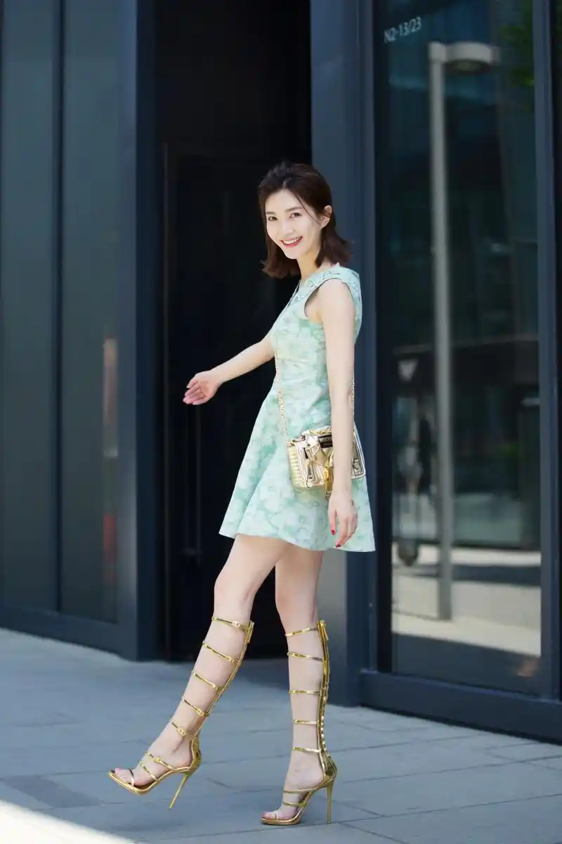 江疏影 丝滑美腿和粉嫩玉足合集[大笑]