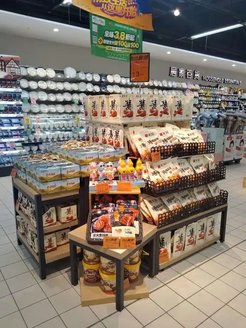 1067嘉鱼店休闲货架端头高架陈列