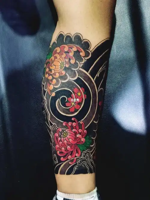 老传统包小腿纹身!日式鲤鱼,菊花纹身#小腿纹身  #鲤鱼纹身