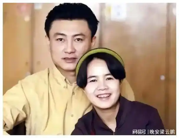 央视主播王宁,幸福生活也有泪,把老婆当女儿宠,对女儿心中有愧