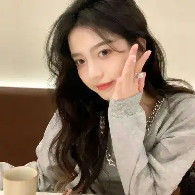 精致妆容干净气质女生头像图片真人高清_女生头像_头像屋