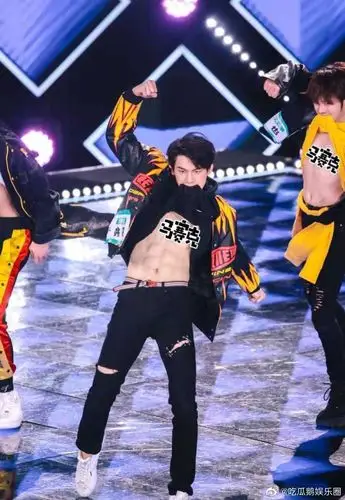 帅气满分禁欲系焉栩嘉 嘉嘉奶呼呼wink狙中你的心这眼睛亮晶晶何洛洛