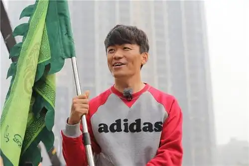 跑男王宝强撕名牌环节兽性大发成赢家|奔跑吧兄弟|王宝强_新浪娱乐