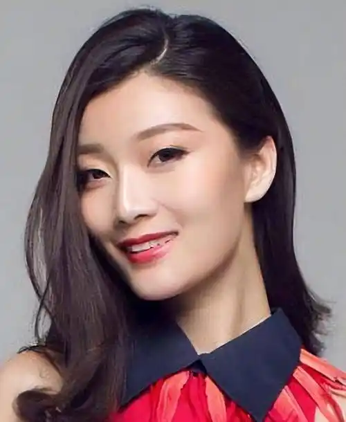 杨小曼近照,她是歌手冷漠的妻子,网友:人美歌甜,有颜值有实力