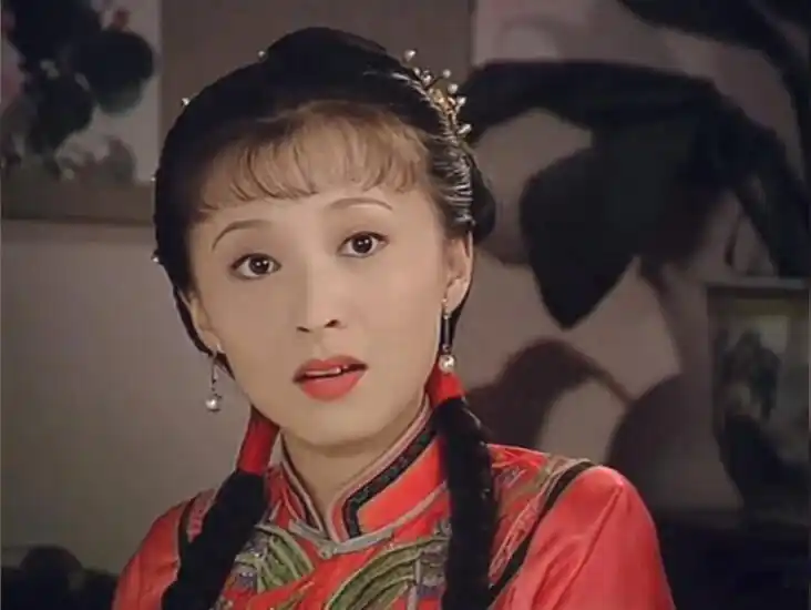 因可云一角一炮而红,和相识6天的导演闪婚后,徐露后来怎样了