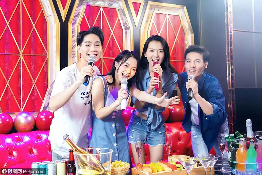 青年朋友ktv聚会唱歌