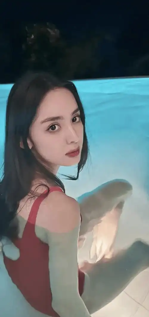 娜扎泳池大片杀疯了!这身材,堪称女娲毕设