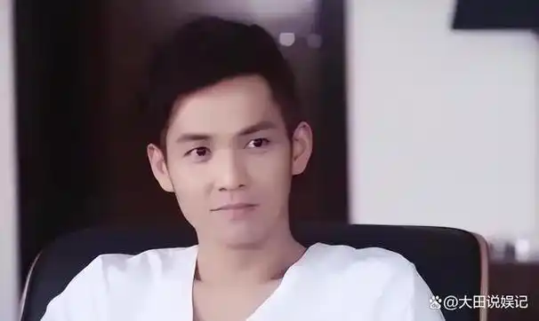 1992年,19岁的钟汉良考入tvb舞蹈训练班,宛如一个刚破茧而出的蝴蝶