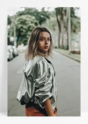 女生回眸背影图片