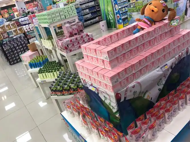 堆展示,提升了对顾客的吸引力,增加了原堆头展示形式的单品展示数量