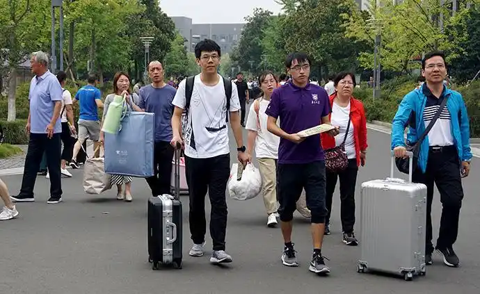 18岁的青春这样启航,三代大学生的入学记忆