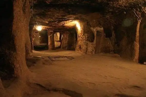 土耳其惊现神秘地下城!可容2万人在地底生活