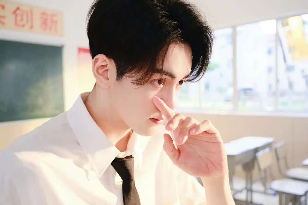 星闻快资讯#  曾舜晞,浓眉大眼,高挑帅气,又一位男神. #曾舜晞