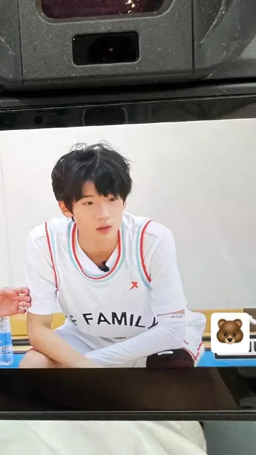 张峻豪夏季运动会路透##tf家族夏季运动会打篮球路透