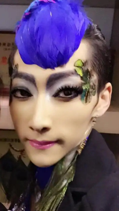 男版杨丽萍林珈毅反串孔雀舞 获《星光大道》首周冠军