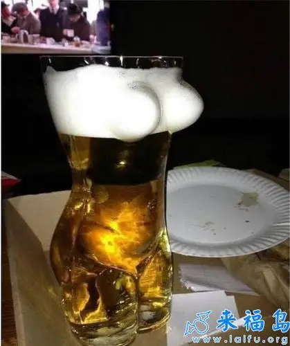 创意的性感酒杯_奇闻怪事_来福岛爆笑娱乐网