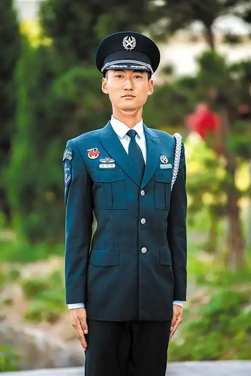 孔汉麟文职人员军装照